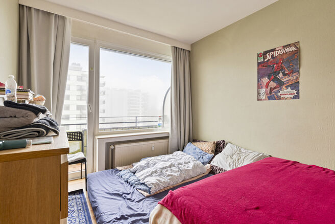 Cet appartement d’angle lumineux et prêt à emménager, situé dans un emplacement privilégié à Jette, offre pas moins de 3 chambres et deux agréables terrasses de 7,5 m² et 4,5 m².

Disposition

Le hall d’entrée donne accès aux différentes 