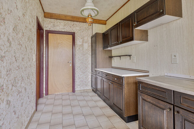 Cette maison unifamiliale avec trois chambres et un grand jardin est idéalement située dans le quartier rural de Koningslo.

La disposition est la suivante : au rez-de-chaussée, il y a un hall d'entrée qui donne accès au salon et à la cuisine. À l'