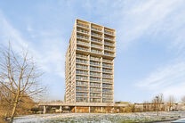 Ce magnifique appartement d'angle, prêt à emménager, combine un emplacement exceptionnel avec un confort de vie optimal. Situé en bordure du parc Drie Fonteinen à Vilvorde, il offre un environnement verdoyant et paisible tout en permettant un accès 